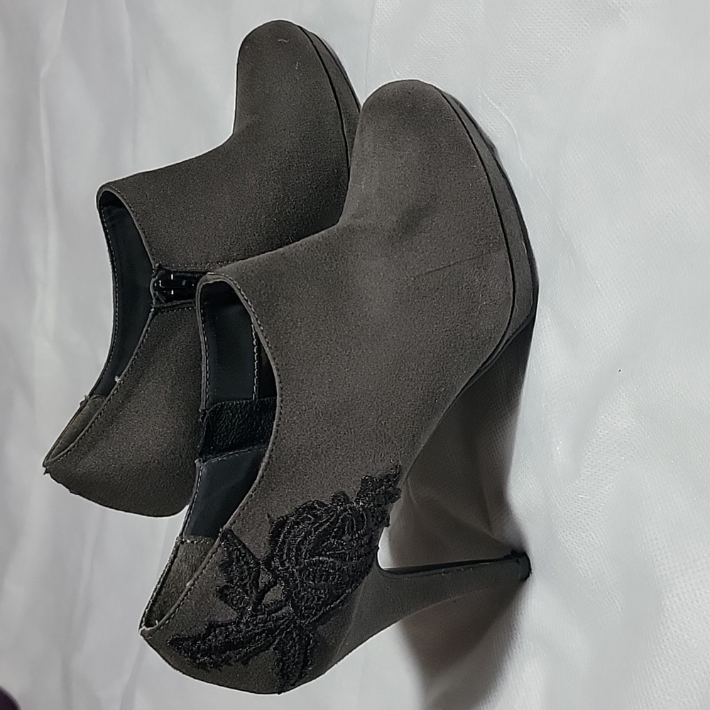 IMPO Gray Suede Tavia Shie Boots